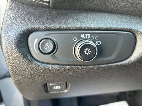 Used 2025 Chevrolet Blazer LT FWD image 19