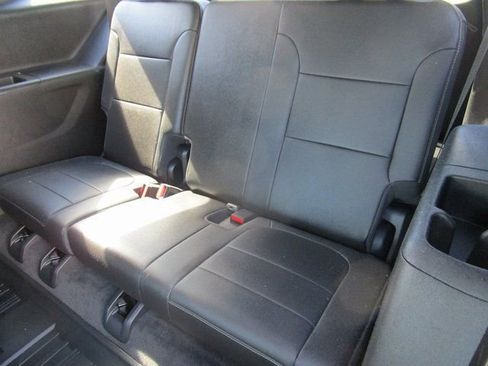 Used 2023 Chevrolet Traverse LT w/ LPO, Floor Liner Package image 20