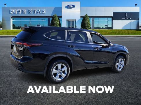 Used 2024 Toyota Highlander LE image 8