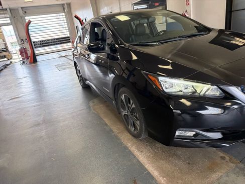 Used 2018 Nissan Leaf SL w/ SL Technology Package FWD image 5