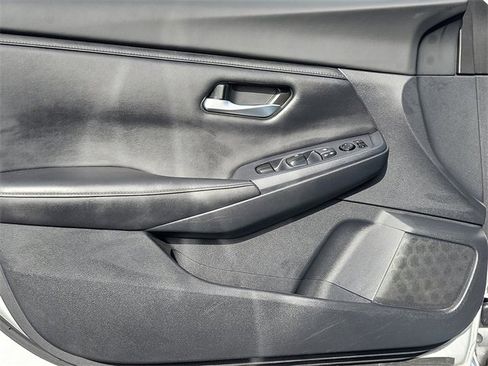 Used 2023 Nissan Sentra SV image 18