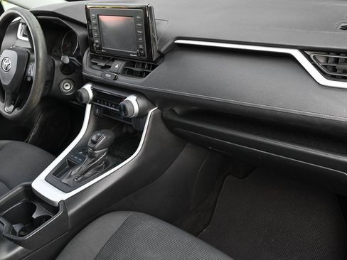 Used 2020 Toyota RAV4 LE image 18