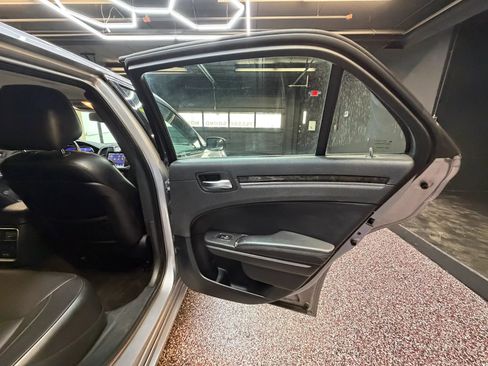 Used 2018 Chrysler 300 Limited RWD image 33