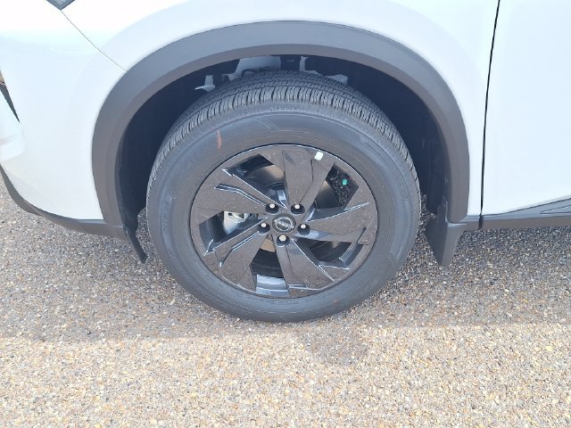 Certified 2026 Nissan Rogue SV w/ Cold Weather Package FWD image 27