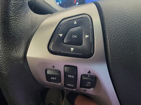 Used 2016 Ford Taurus SEL FWD image 11