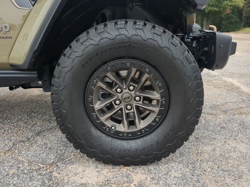 Used 2025 Jeep Wrangler Unlimited Rubicon 392 AWD/4WD image 9