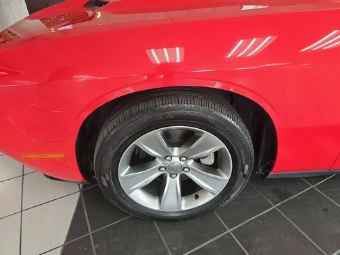 Used 2015 Dodge Challenger SXT RWD image 23