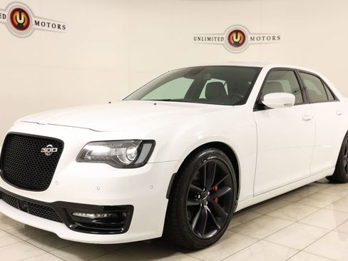 Used 2023 Chrysler 300 C RWD image 5