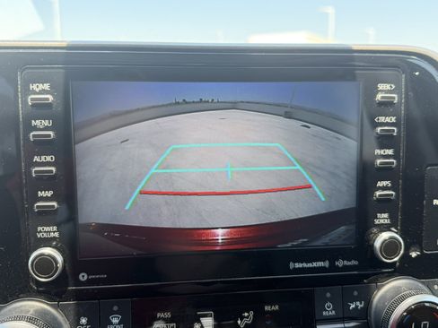 Used 2022 Toyota Highlander XLE FWD image 30