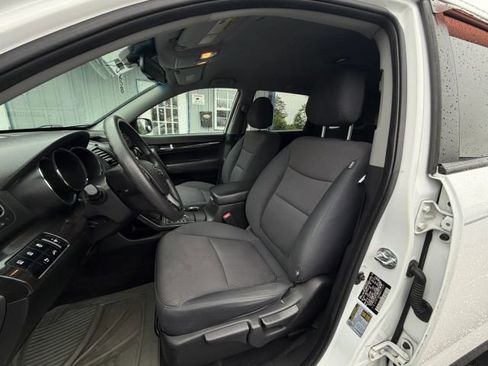 Used 2013 Kia Sorento LX w/ Convenience Pkg FWD image 9
