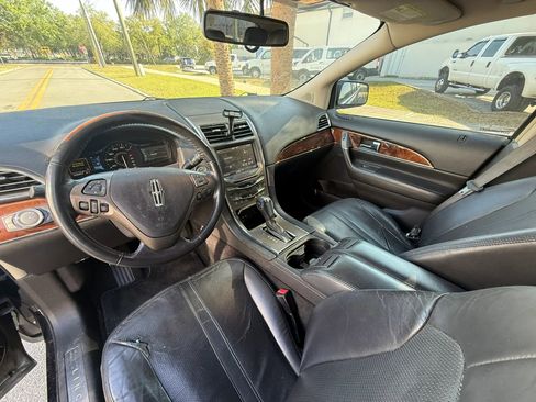 Used 2011 Lincoln MKX 2WD w/ Wood Pkg image 11