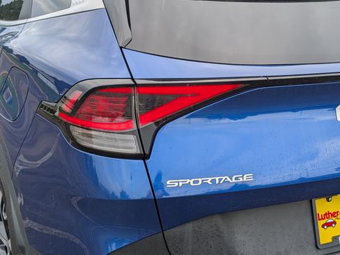 Certified 2023 Kia Sportage EX AWD/4WD image 17