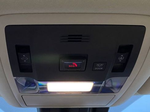 Used 2022 Lexus RX 450h AWD w/ Luxury Package image 32