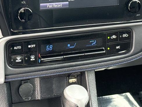 Used 2018 Toyota Corolla SE w/ Carpet Mat Package (TMS) FWD image 19
