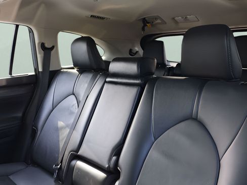 Used 2022 Toyota Highlander Limited AWD/4WD image 15