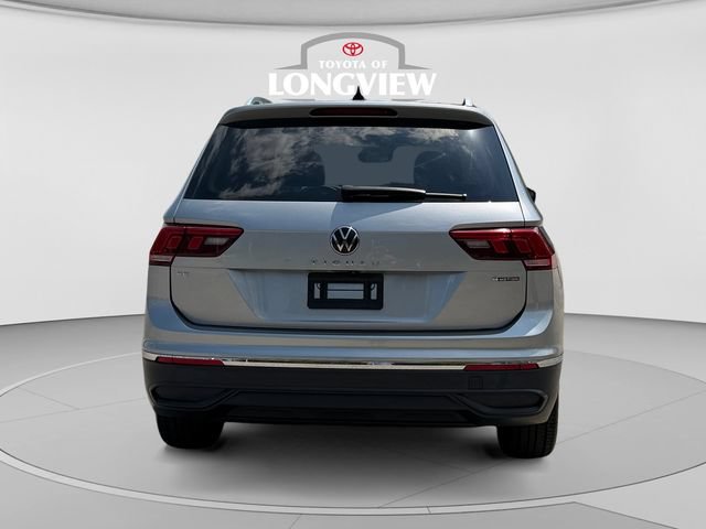 Used 2022 Volkswagen Tiguan SE w/ Panoramic Sunroof Package AWD/4WD image 4