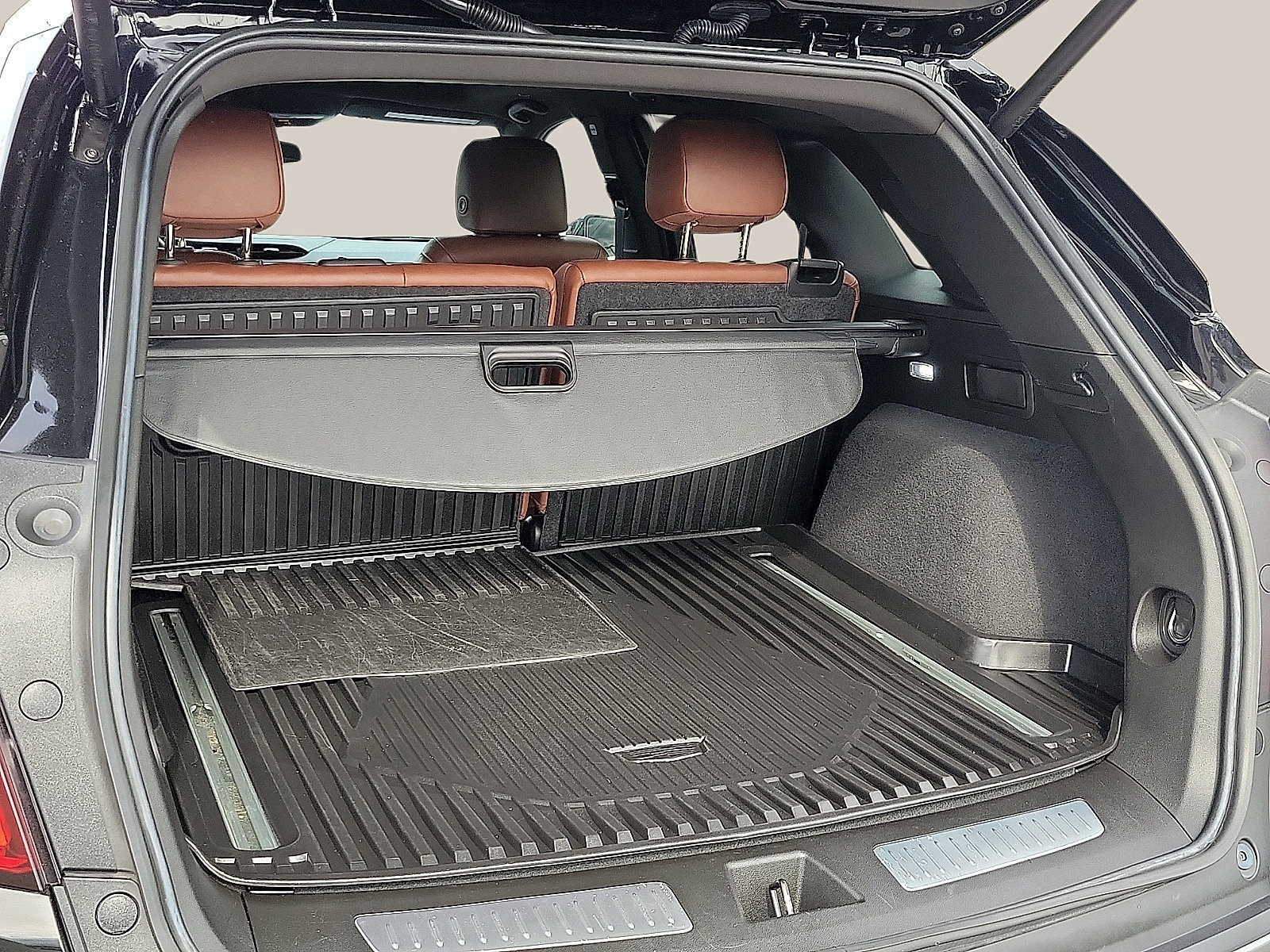 Used 2023 Cadillac XT5 Premium Luxury w/ LPO, Floor Liner Package FWD image 8