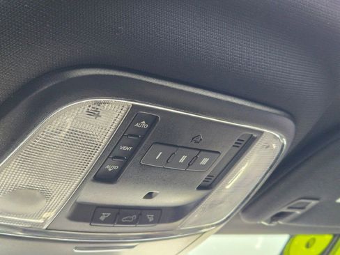 Used 2018 Jeep Grand Cherokee Limited image 31