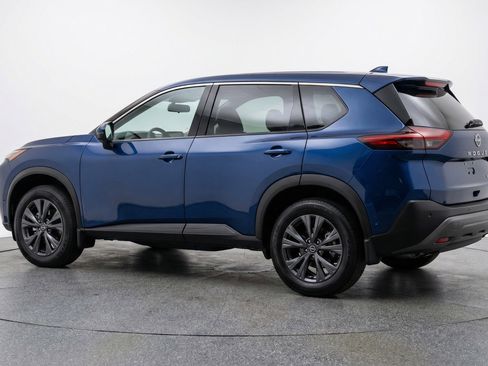 Used 2025 Nissan Rogue SV FWD image 6