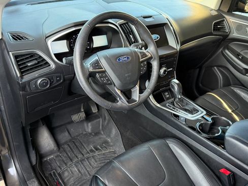 Used 2018 Ford Edge Titanium w/ Equipment Group 301A FWD image 10