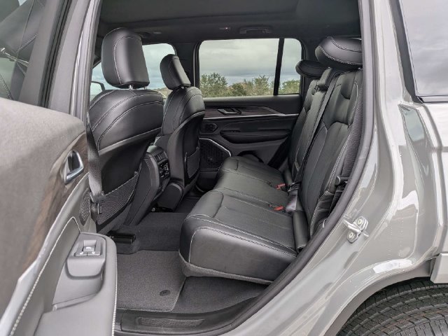New 2027 Jeep Grand Cherokee Limited AWD/4WD image 15