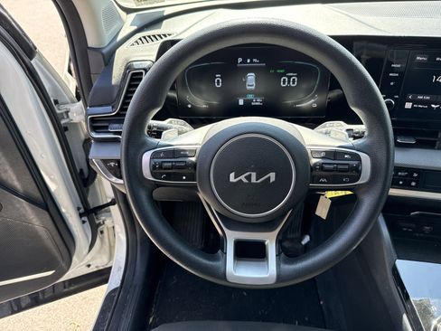 Used 2023 Kia Sportage LX image 17