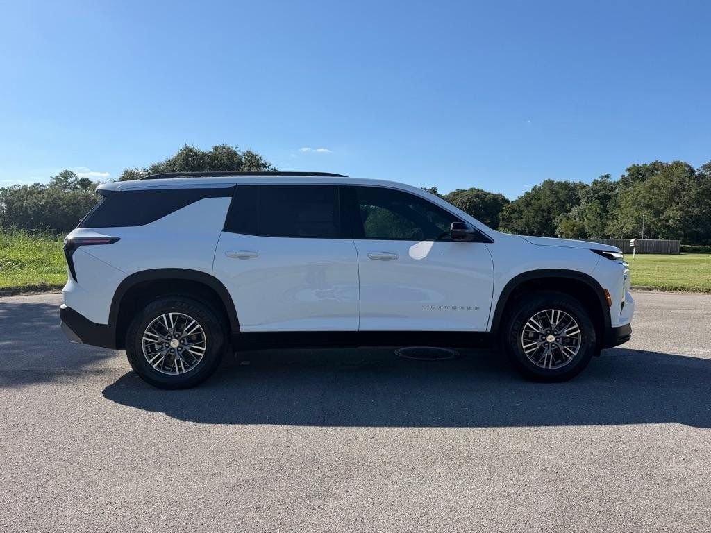 Used 2024 Chevrolet Traverse LT FWD image 7