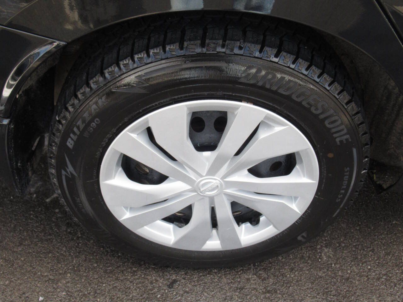 Used 2024 Nissan Versa S w/ Trunk Package FWD image 5