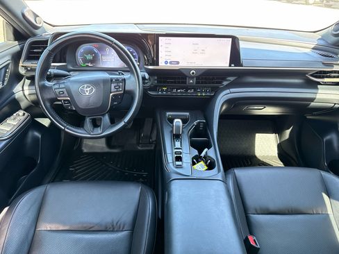 Used 2023 Toyota Crown Platinum AWD/4WD image 15