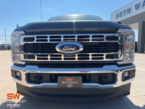 New 2026 Ford F250 XLT w/ FX4 Off-Road Package image 11