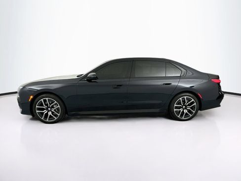 Used 2023 BMW i7 xDrive60 w/ Executive Package 2 AWD/4WD image 8