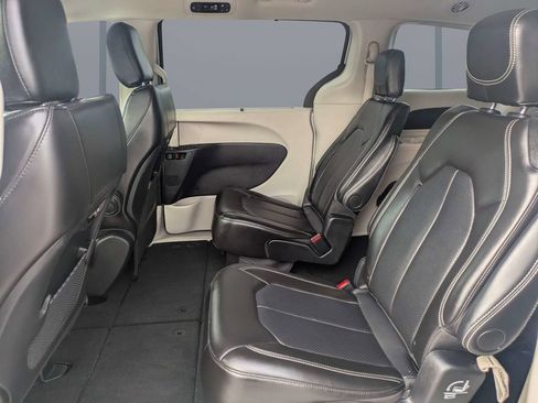 Used 2024 Chrysler Pacifica Touring-L FWD image 54