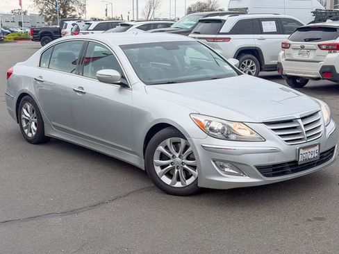 Used 2013 Hyundai Genesis 3.8 image 2