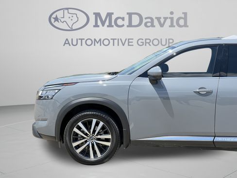 Used 2024 Nissan Pathfinder Platinum w/ Cargo Package FWD image 29