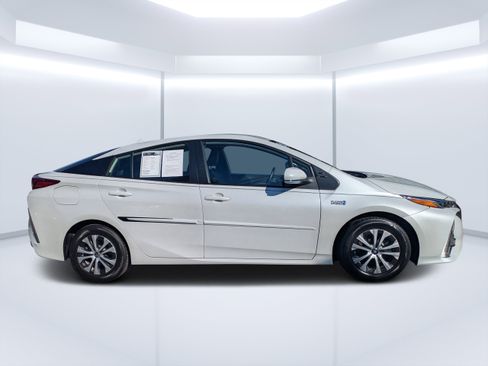 Used 2021 Toyota Prius Prime Limited image 4