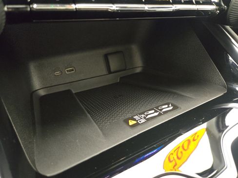 Certified 2025 Chevrolet Traverse RS w/ LPO, Floor Liner Package image 28