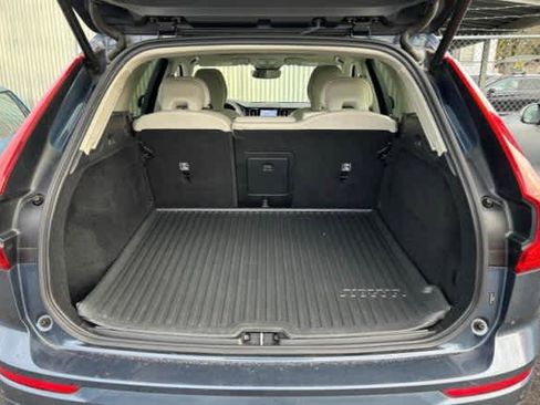 Used 2023 Volvo XC60 B5 Plus w/ Climate Package image 5