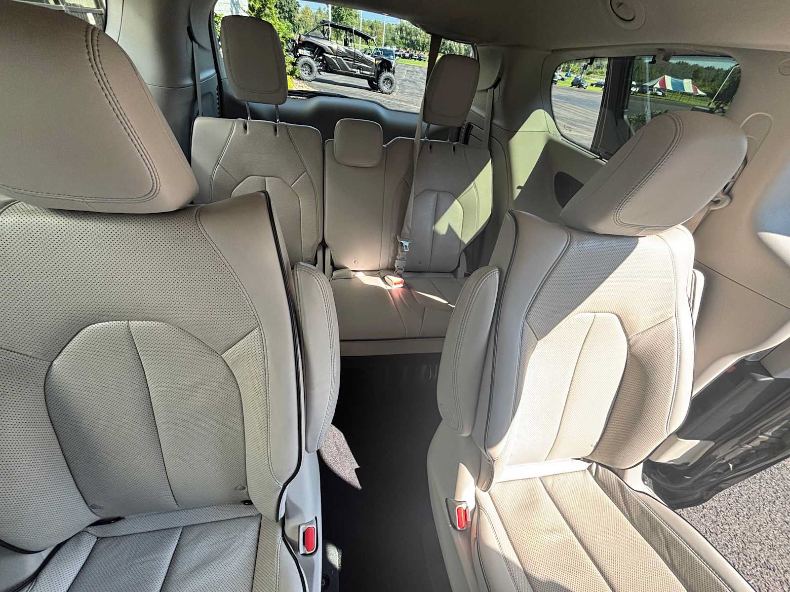 Used 2020 Chrysler Pacifica Limited w/ Advanced Safetytec Group FWD image 19