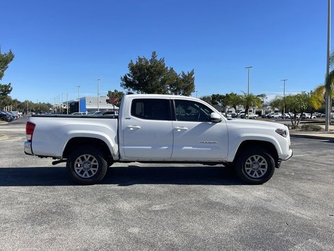 Used 2017 Toyota Tacoma SR5 image 3