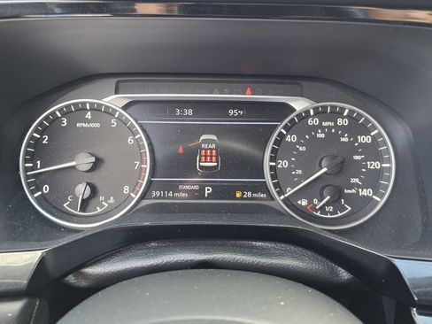 Used 2024 Nissan Pathfinder SL FWD image 25