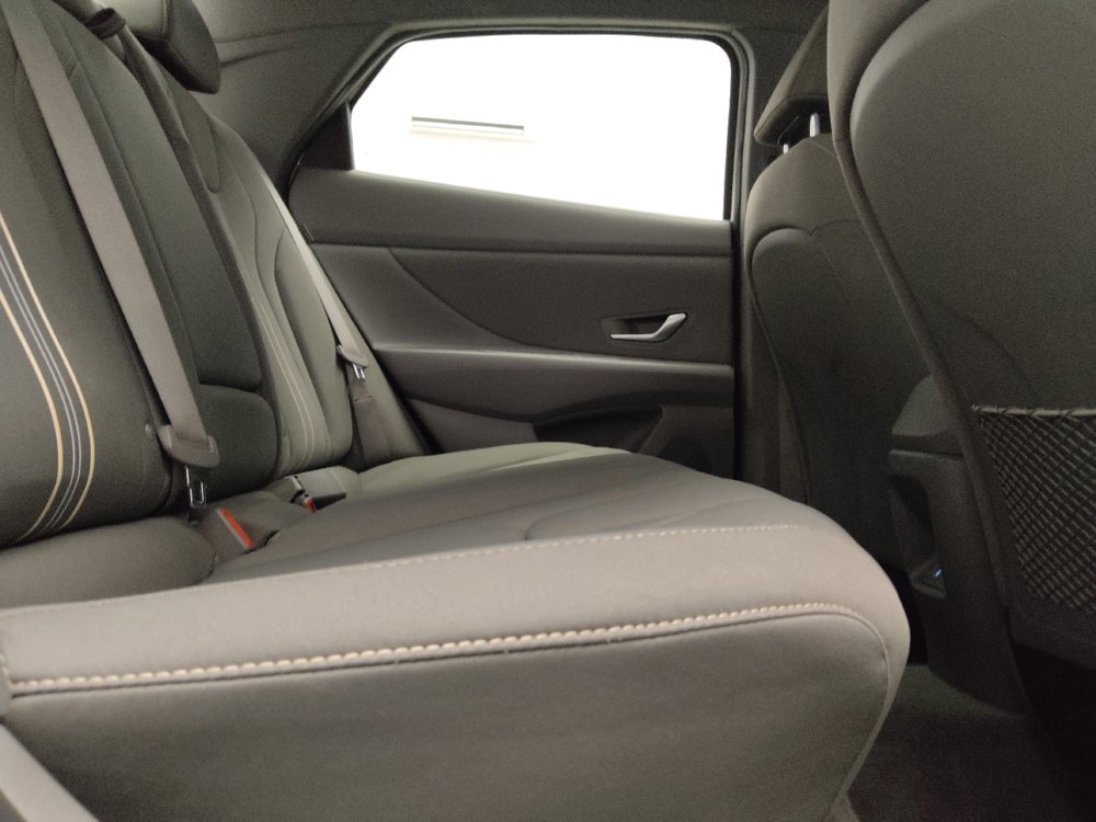 Used 2025 Hyundai Elantra SEL FWD image 19