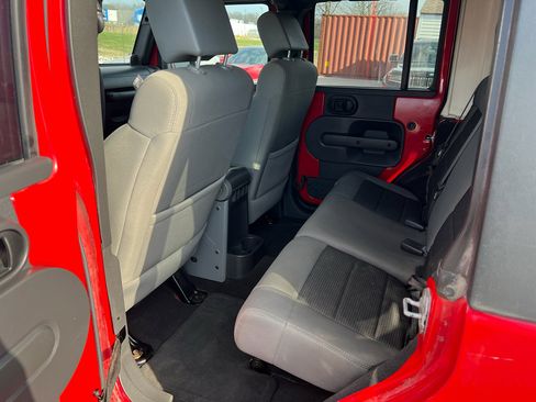 Used 2010 Jeep Wrangler Unlimited Sport image 13