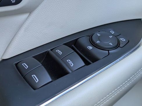 Used 2023 Buick Envision Avenir image 29