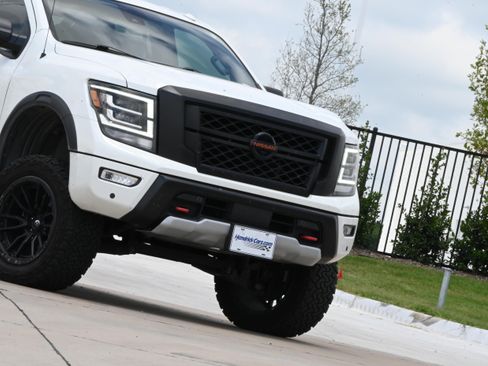 Used 2021 Nissan Titan PRO-4X w/ Pro-4x Convenience Package AWD/4WD image 38