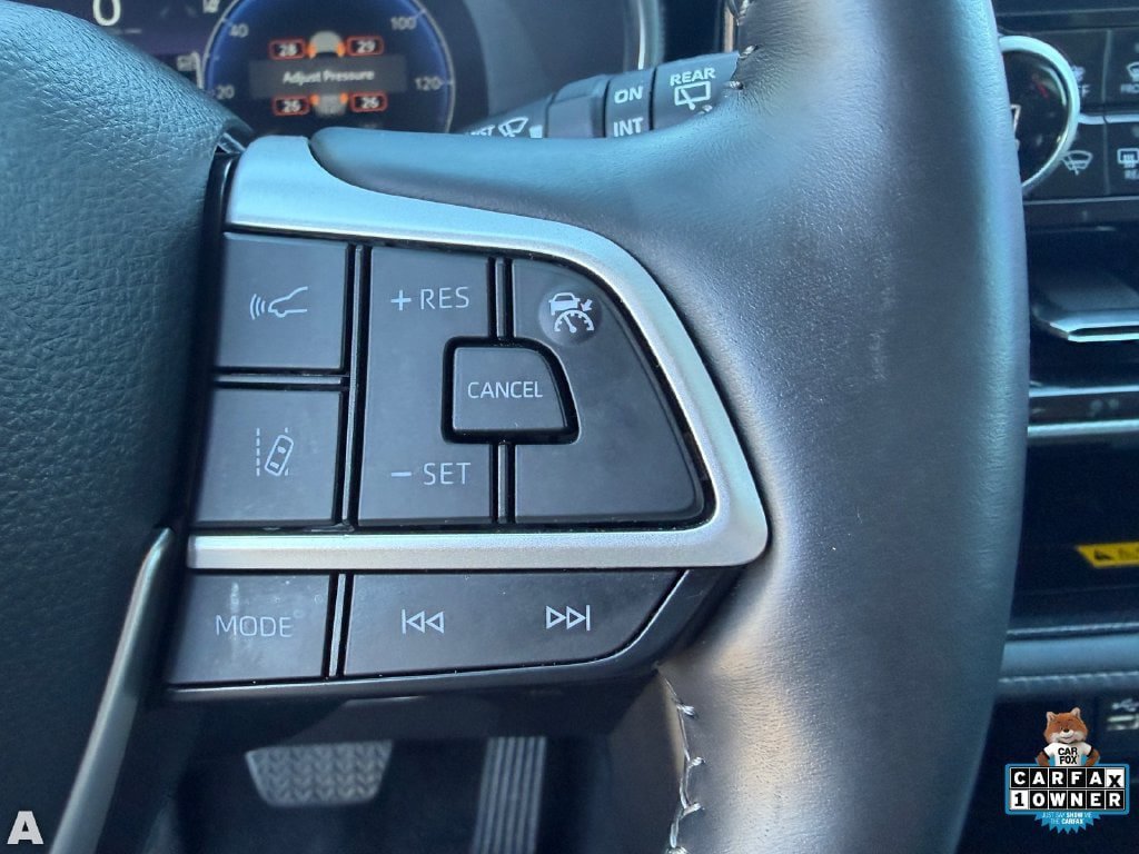 Used 2025 Toyota Highlander Platinum AWD/4WD image 22