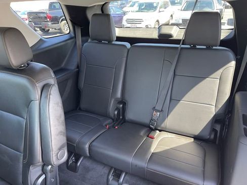Used 2021 Chevrolet Traverse Premier FWD image 21