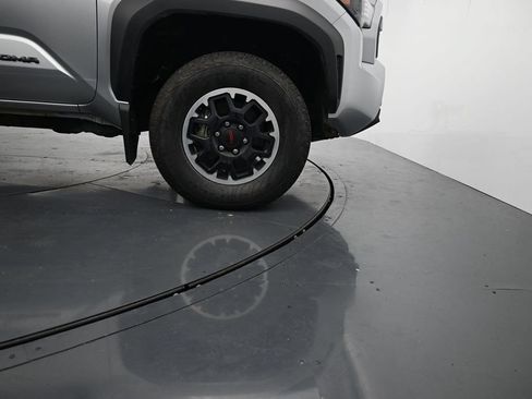Used 2025 Toyota Tacoma TRD Off-Road AWD/4WD image 11