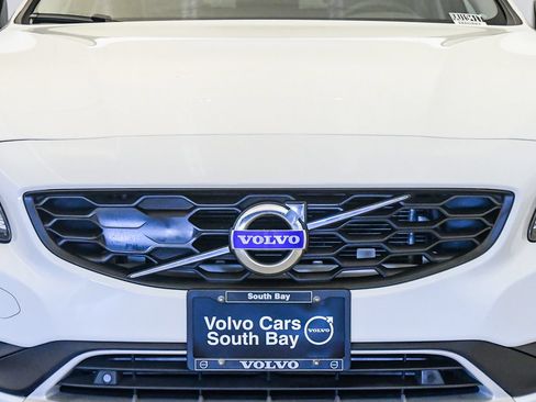 Used 2018 Volvo V60 T5 Cross Country AWD/4WD image 8