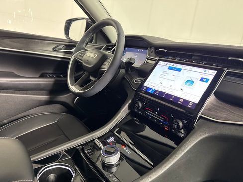 Used 2023 Jeep Grand Cherokee 4WD 4xe image 9