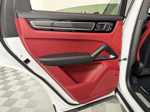 Used 2023 Porsche Cayenne Turbo image 17